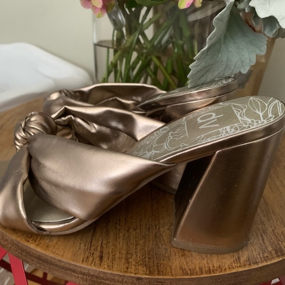 Heels by dolce vita abound and bcbg - Picture 11 of 12